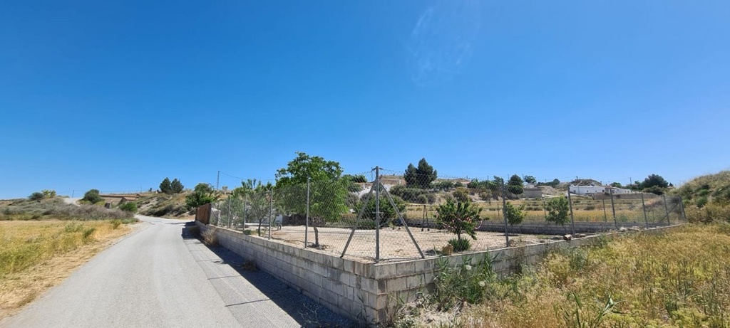 Finca – Landgoed met 3 slaapkamers te koop in Baza, Granada