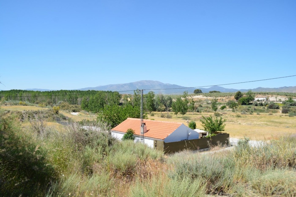 Finca – Landgoed met 3 slaapkamers te koop in Baza, Granada