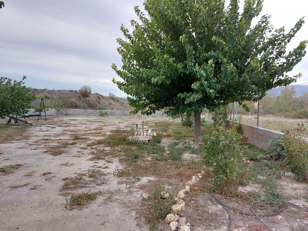 Finca – Landgoed met 3 slaapkamers te koop in Baza, Granada