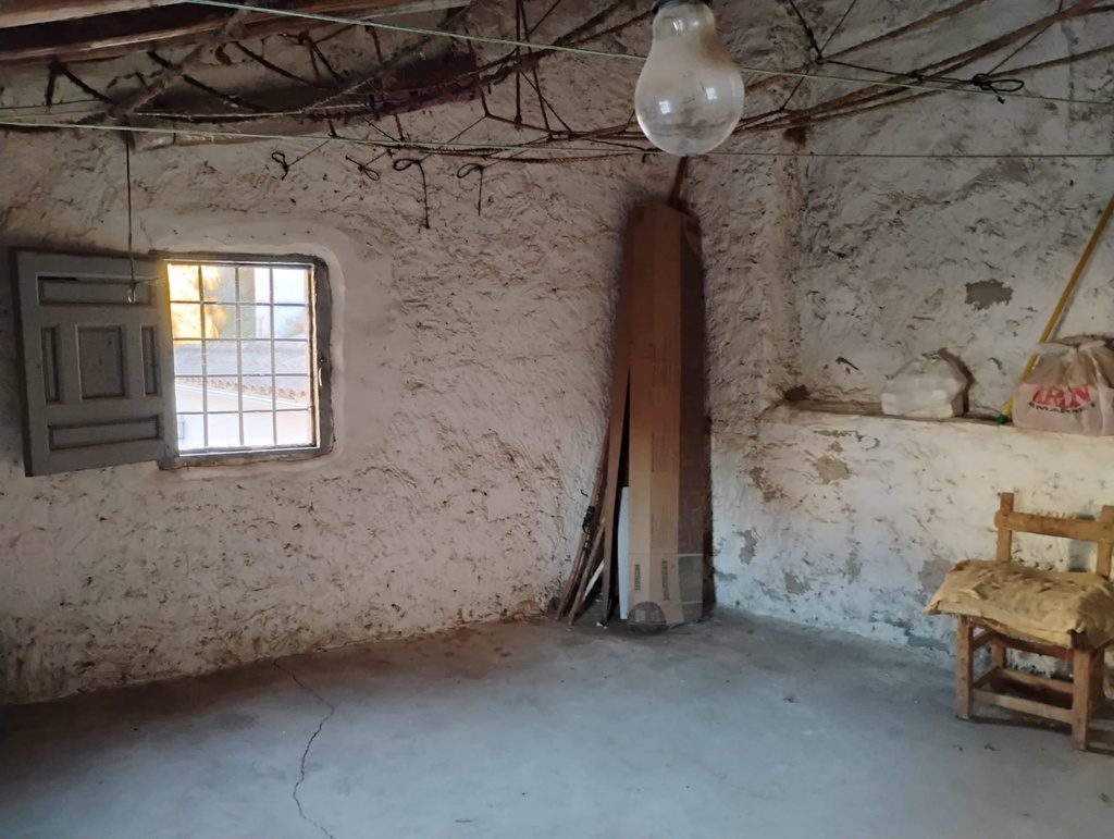 Ruim traditioneel grottenhuis te koop in Castilléjar, Granada