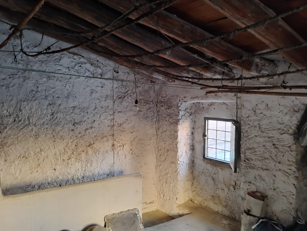 Ruim traditioneel grottenhuis te koop in Castilléjar, Granada