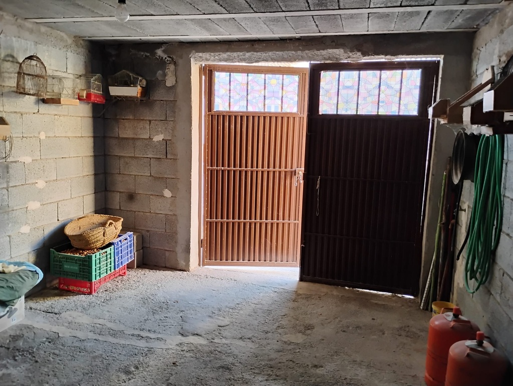 Ruim traditioneel grottenhuis te koop in Castilléjar, Granada