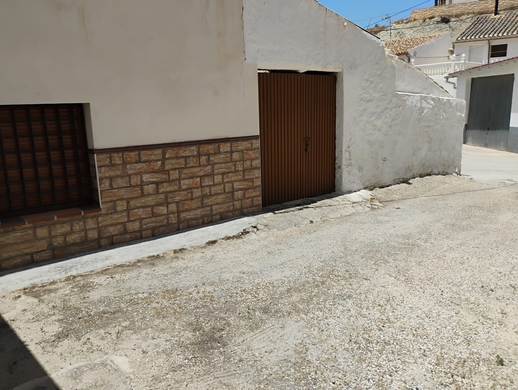 Ruim traditioneel grottenhuis te koop in Castilléjar, Granada