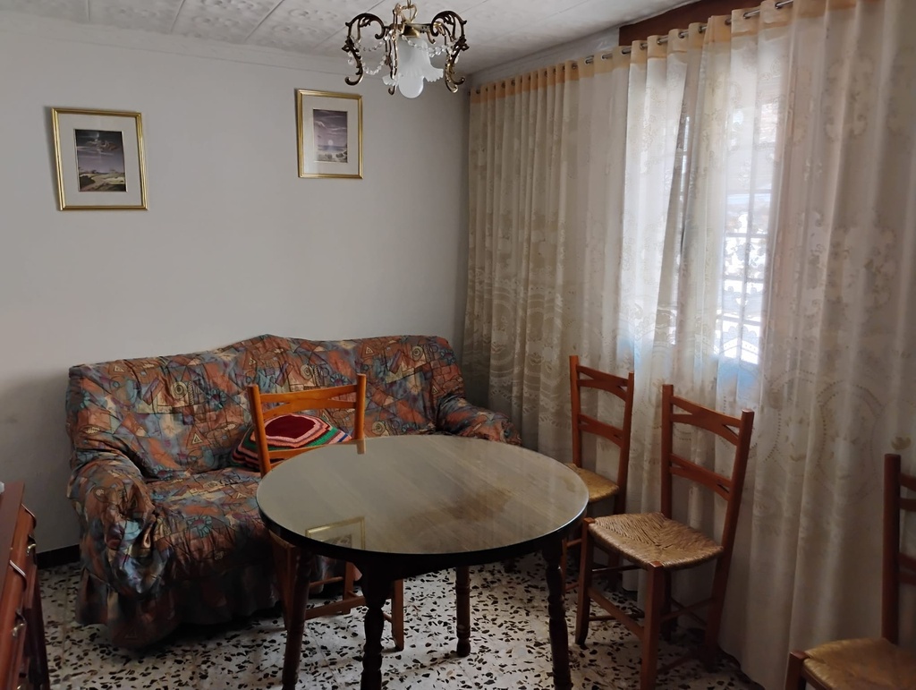 Ruim traditioneel grottenhuis te koop in Castilléjar, Granada