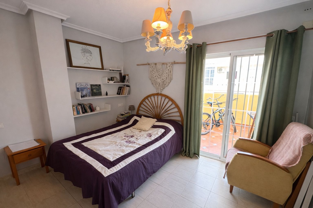 2-slaapkamer penthouse met groot terras in het hart van Torrevieja