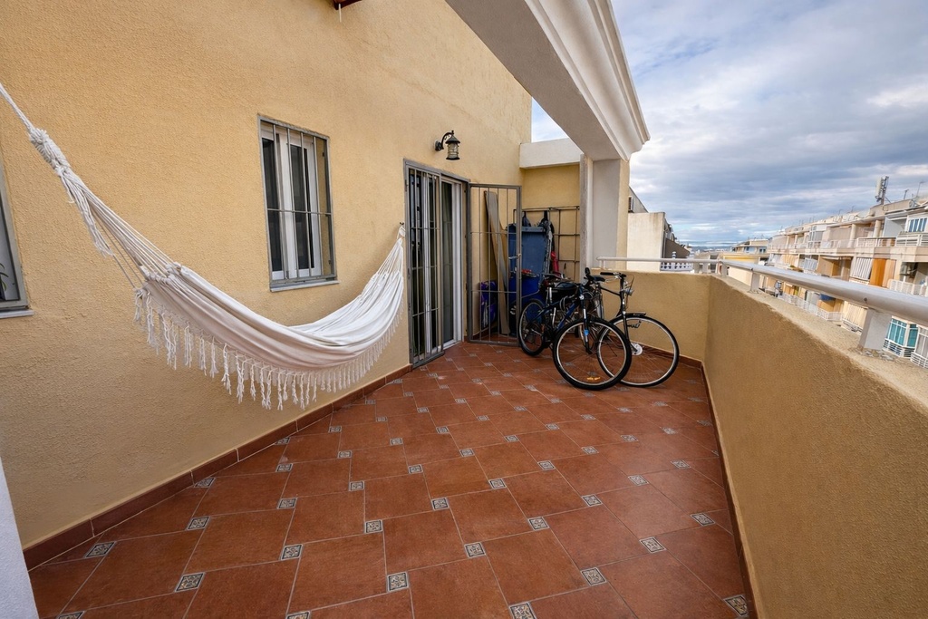 2-slaapkamer penthouse met groot terras in het hart van Torrevieja