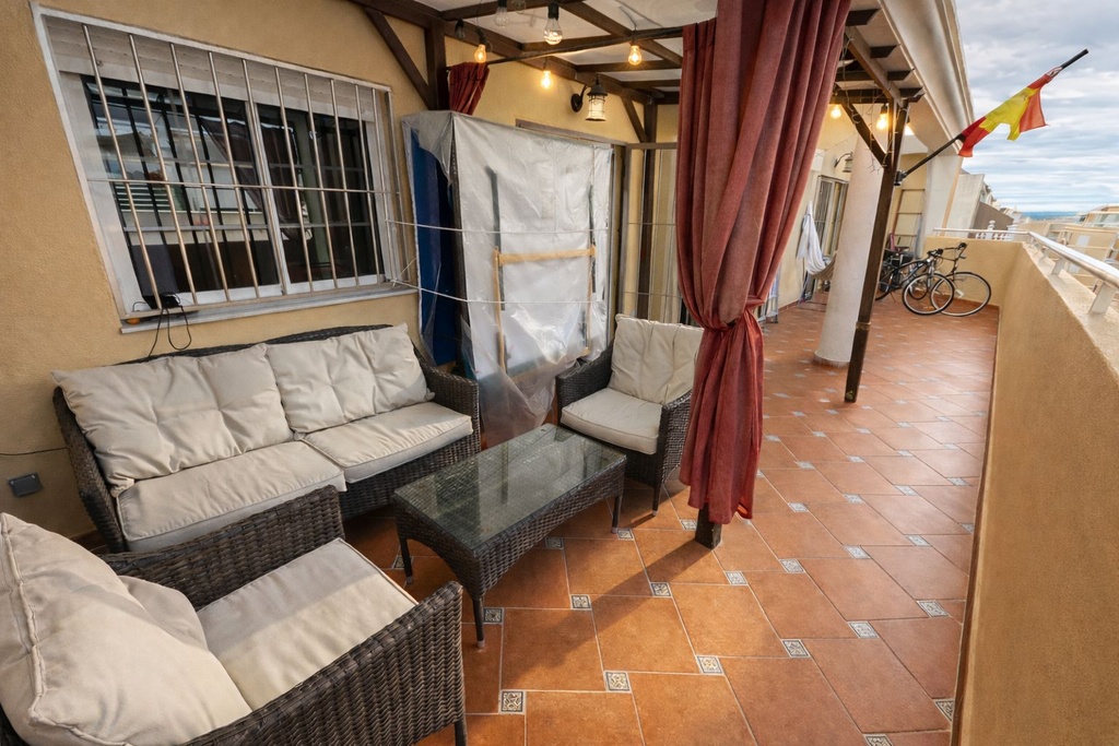 2-slaapkamer penthouse met groot terras in het hart van Torrevieja