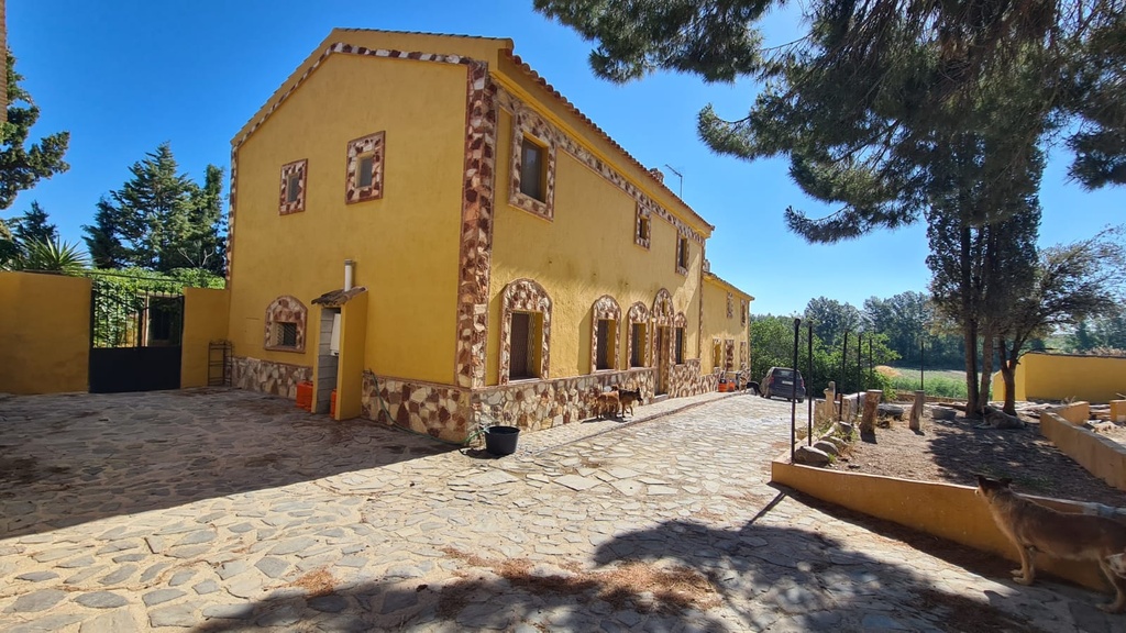 Uitzonderlijke Andalusische Cortijo in Baza met gastenverblijf en OCA Paardensportvergunning