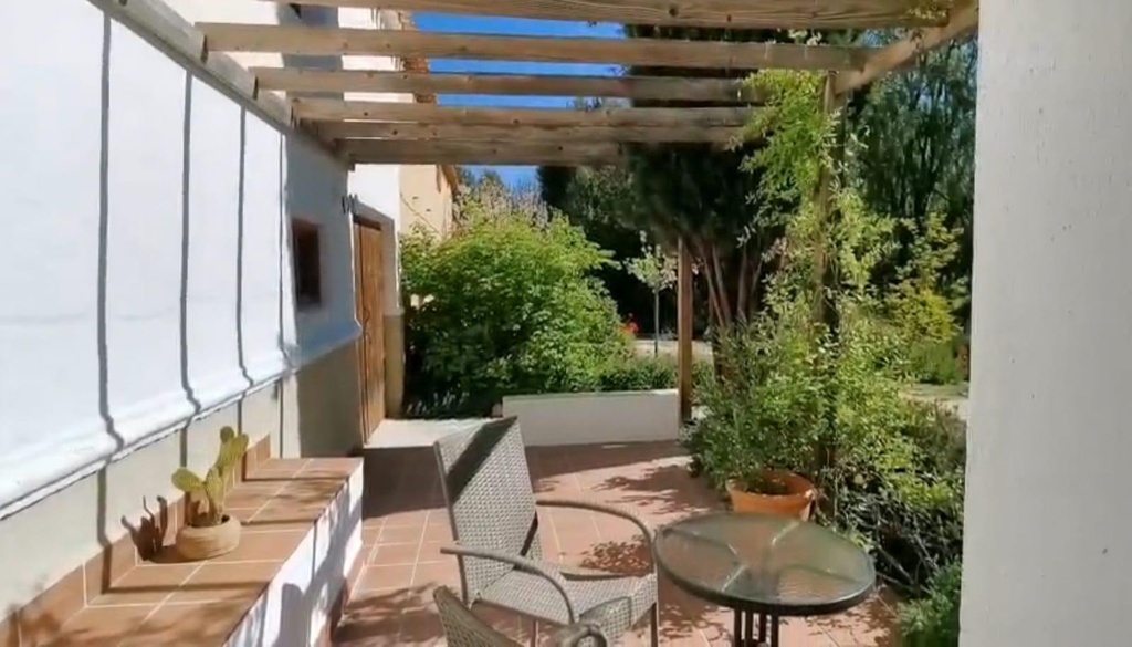 FARM HOUSE – TWO ADJOINING ANDALUSIAN CORTIJOS WITH POOL, TOURIST LICENCE & HUGE POTENTIAL IN GRANADA