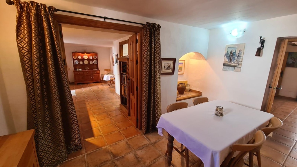 FARM HOUSE – TWO ADJOINING ANDALUSIAN CORTIJOS WITH POOL, TOURIST LICENCE & HUGE POTENTIAL IN GRANADA