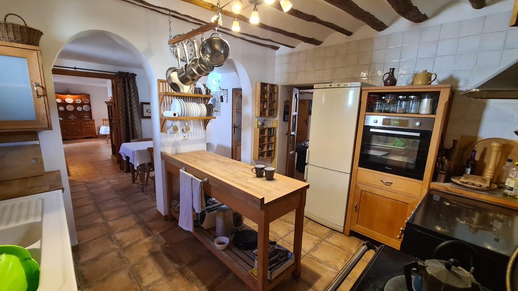 FARM HOUSE – TWO ADJOINING ANDALUSIAN CORTIJOS WITH POOL, TOURIST LICENCE & HUGE POTENTIAL IN GRANADA