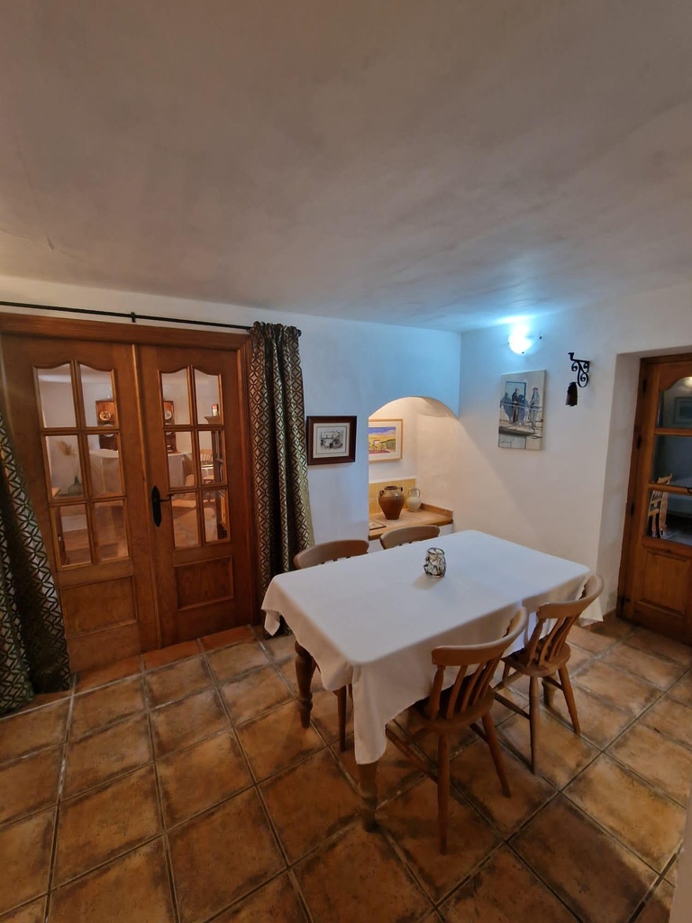 FARM HOUSE – TWO ADJOINING ANDALUSIAN CORTIJOS WITH POOL, TOURIST LICENCE & HUGE POTENTIAL IN GRANADA