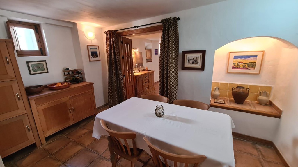 FARM HOUSE – TWO ADJOINING ANDALUSIAN CORTIJOS WITH POOL, TOURIST LICENCE & HUGE POTENTIAL IN GRANADA