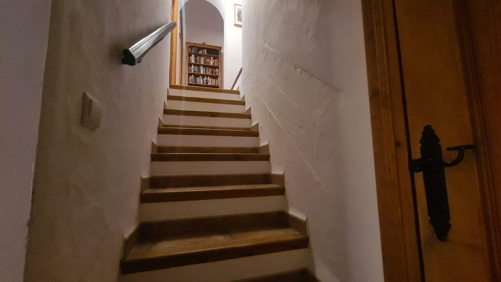 FARM HOUSE – TWO ADJOINING ANDALUSIAN CORTIJOS WITH POOL, TOURIST LICENCE & HUGE POTENTIAL IN GRANADA