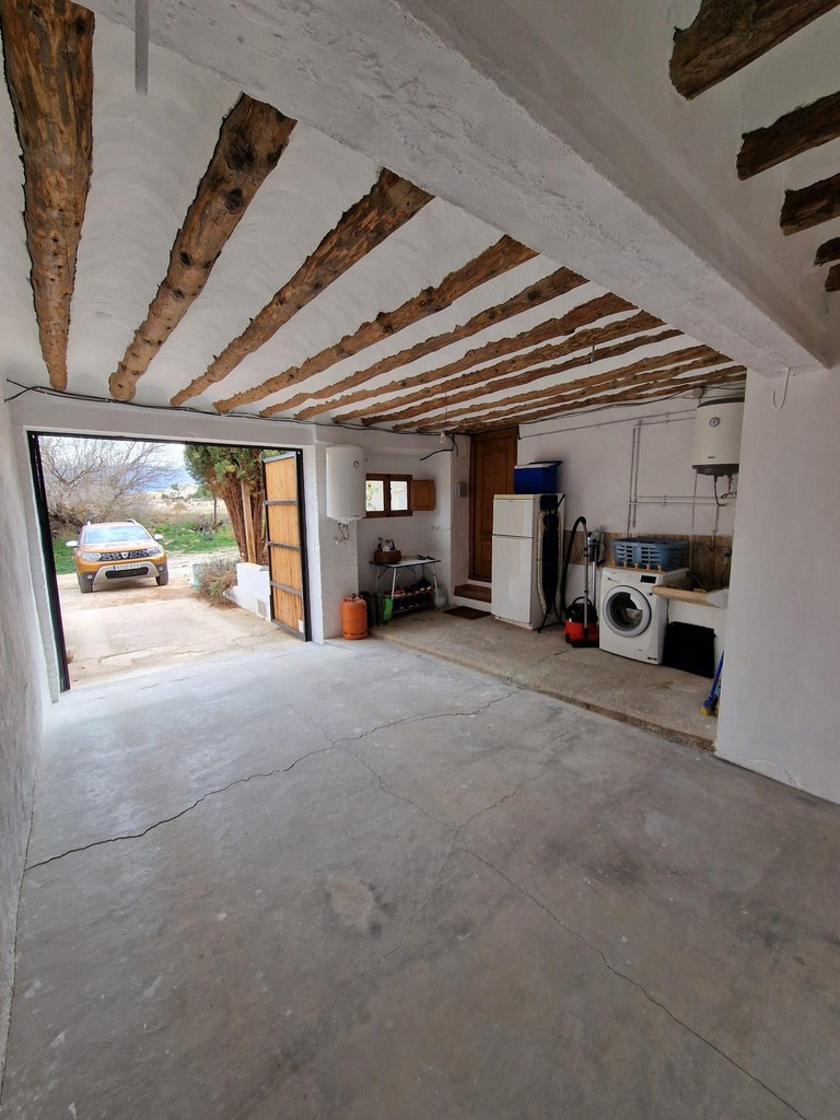 FARM HOUSE – TWO ADJOINING ANDALUSIAN CORTIJOS WITH POOL, TOURIST LICENCE & HUGE POTENTIAL IN GRANADA