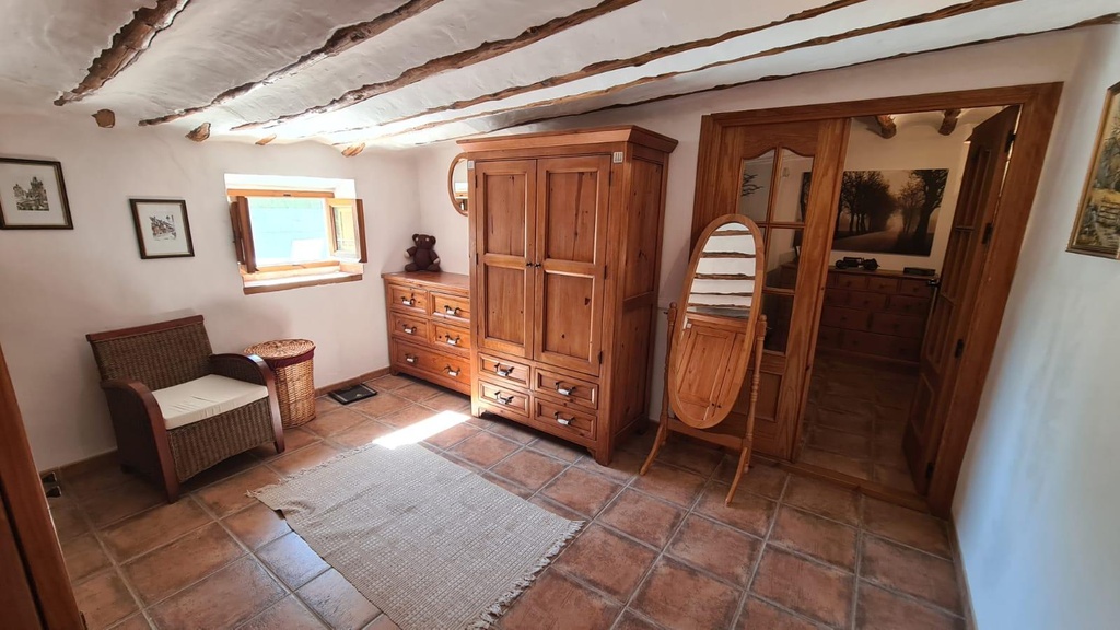 FARM HOUSE – TWO ADJOINING ANDALUSIAN CORTIJOS WITH POOL, TOURIST LICENCE & HUGE POTENTIAL IN GRANADA