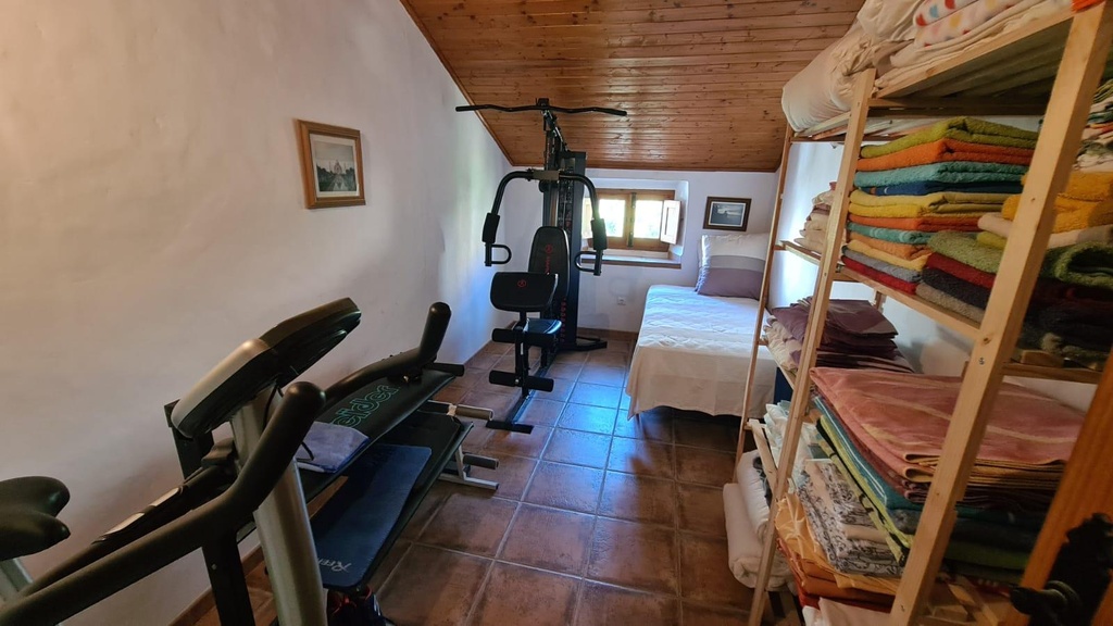 FARM HOUSE – TWO ADJOINING ANDALUSIAN CORTIJOS WITH POOL, TOURIST LICENCE & HUGE POTENTIAL IN GRANADA