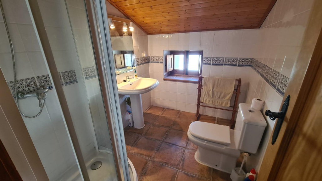 FARM HOUSE – TWO ADJOINING ANDALUSIAN CORTIJOS WITH POOL, TOURIST LICENCE & HUGE POTENTIAL IN GRANADA