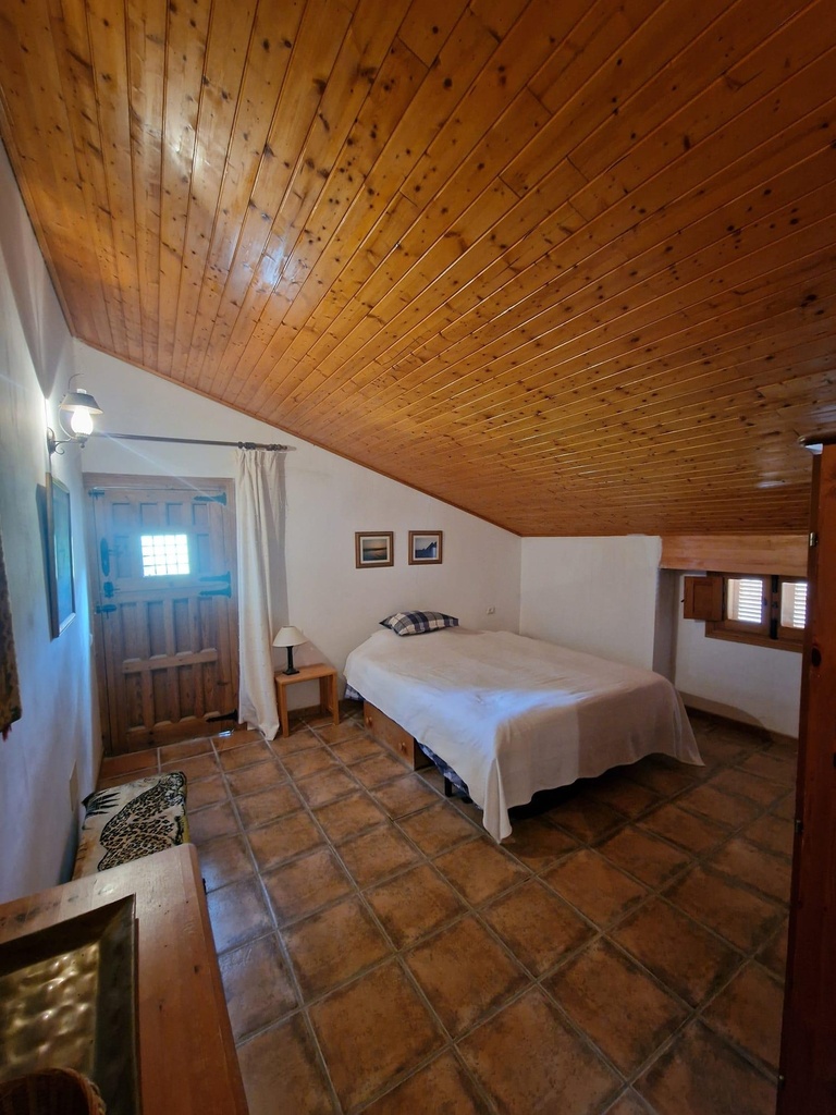 FARM HOUSE – TWO ADJOINING ANDALUSIAN CORTIJOS WITH POOL, TOURIST LICENCE & HUGE POTENTIAL IN GRANADA