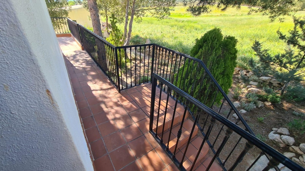 FARM HOUSE – TWO ADJOINING ANDALUSIAN CORTIJOS WITH POOL, TOURIST LICENCE & HUGE POTENTIAL IN GRANADA