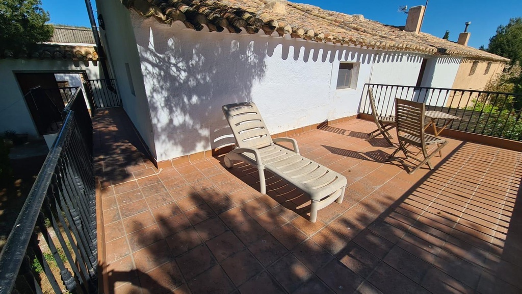 FARM HOUSE – TWO ADJOINING ANDALUSIAN CORTIJOS WITH POOL, TOURIST LICENCE & HUGE POTENTIAL IN GRANADA
