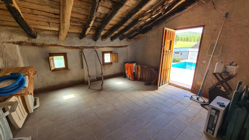 FARM HOUSE – TWO ADJOINING ANDALUSIAN CORTIJOS WITH POOL, TOURIST LICENCE & HUGE POTENTIAL IN GRANADA