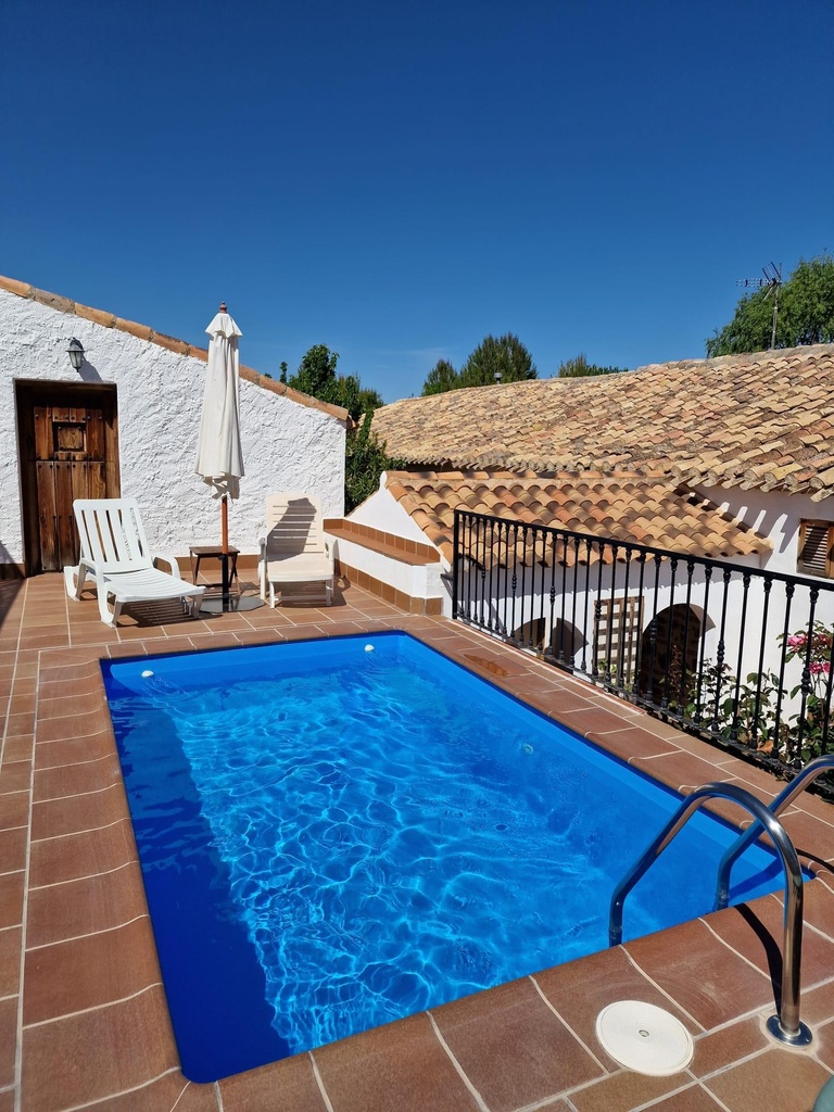 FARM HOUSE – TWO ADJOINING ANDALUSIAN CORTIJOS WITH POOL, TOURIST LICENCE & HUGE POTENTIAL IN GRANADA