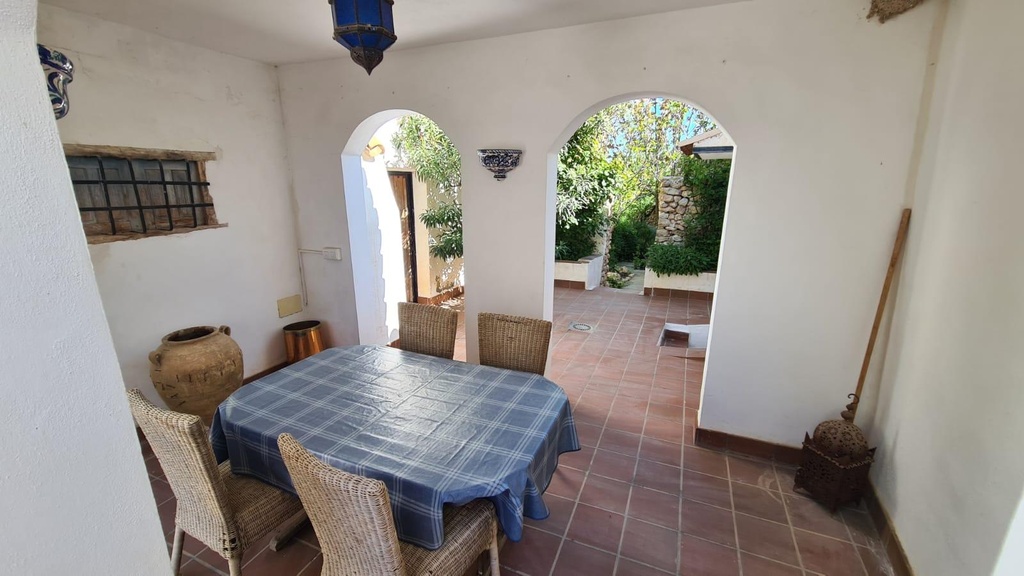 FARM HOUSE – TWO ADJOINING ANDALUSIAN CORTIJOS WITH POOL, TOURIST LICENCE & HUGE POTENTIAL IN GRANADA