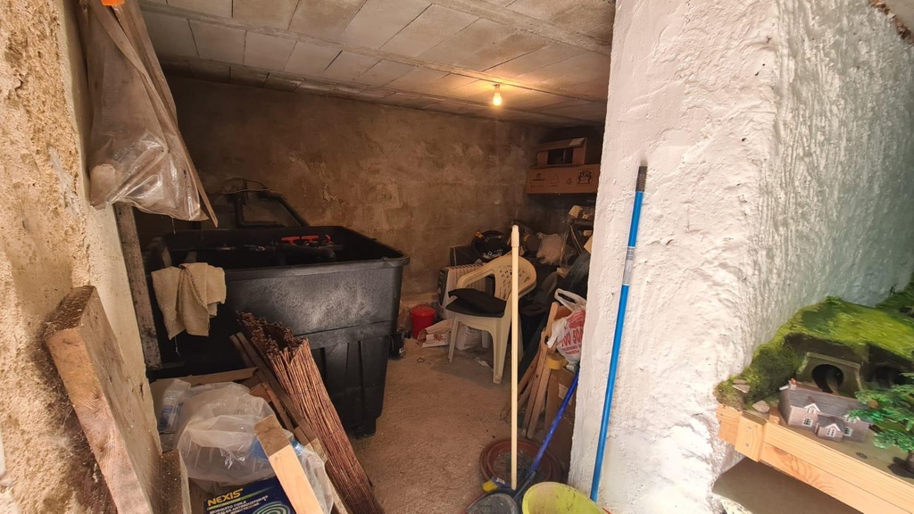 FARM HOUSE – TWO ADJOINING ANDALUSIAN CORTIJOS WITH POOL, TOURIST LICENCE & HUGE POTENTIAL IN GRANADA