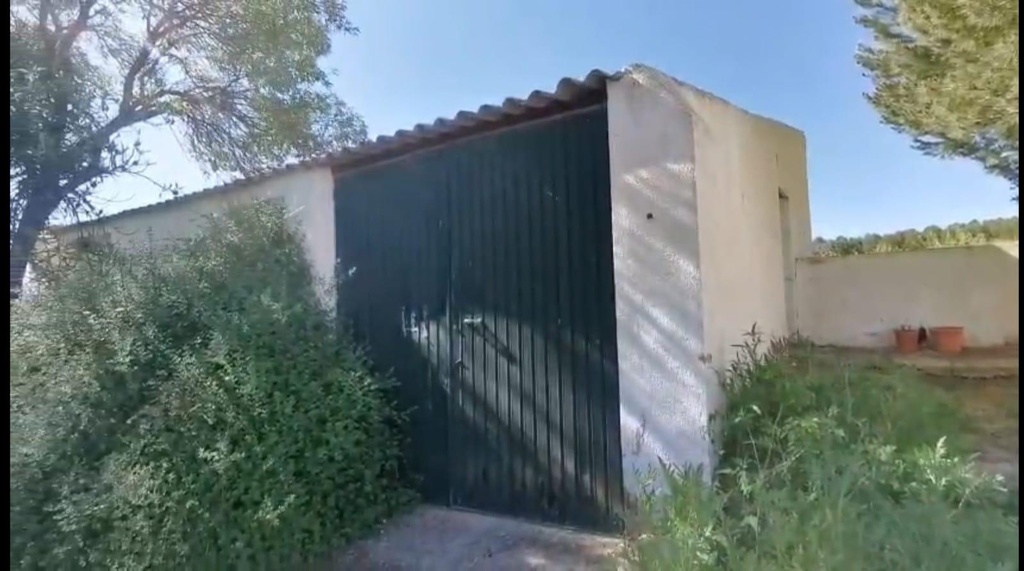 FARM HOUSE – TWO ADJOINING ANDALUSIAN CORTIJOS WITH POOL, TOURIST LICENCE & HUGE POTENTIAL IN GRANADA