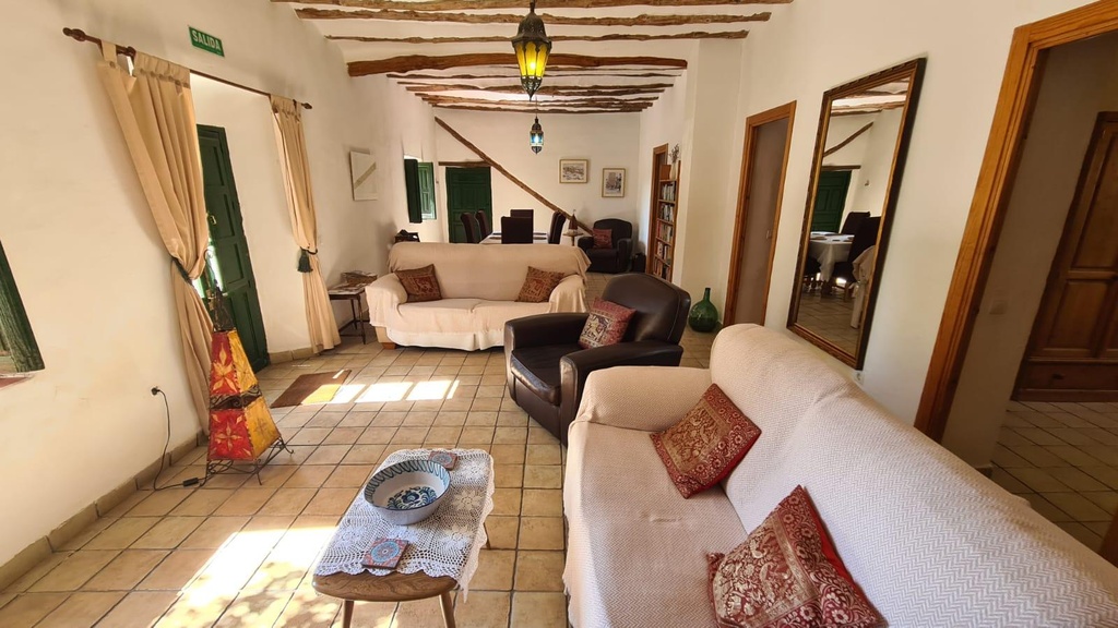 FARM HOUSE – TWO ADJOINING ANDALUSIAN CORTIJOS WITH POOL, TOURIST LICENCE & HUGE POTENTIAL IN GRANADA