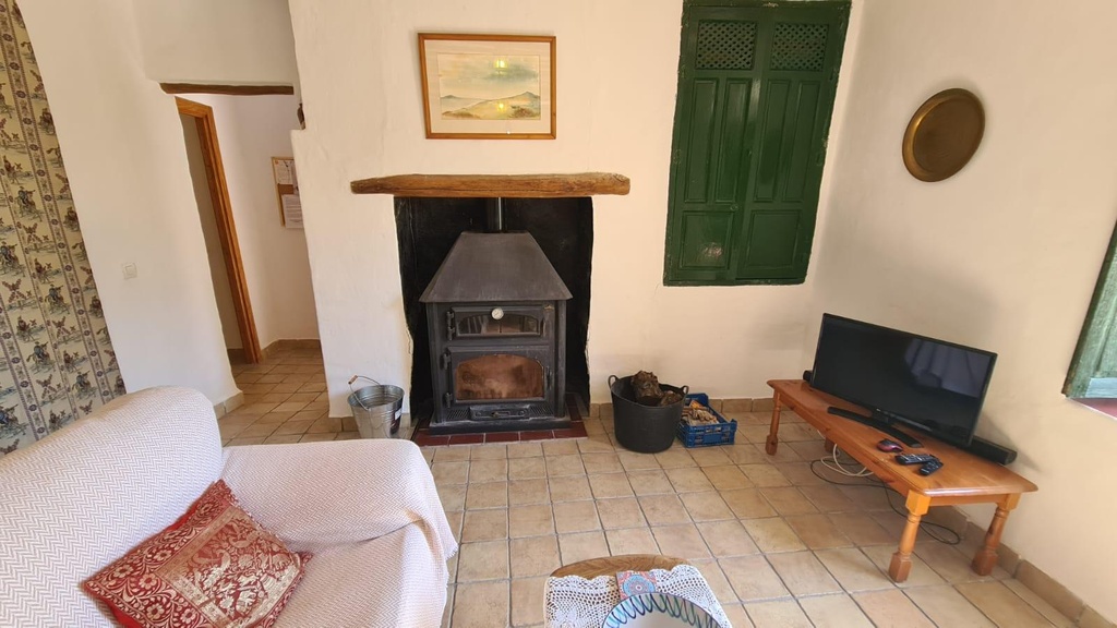 FARM HOUSE – TWO ADJOINING ANDALUSIAN CORTIJOS WITH POOL, TOURIST LICENCE & HUGE POTENTIAL IN GRANADA