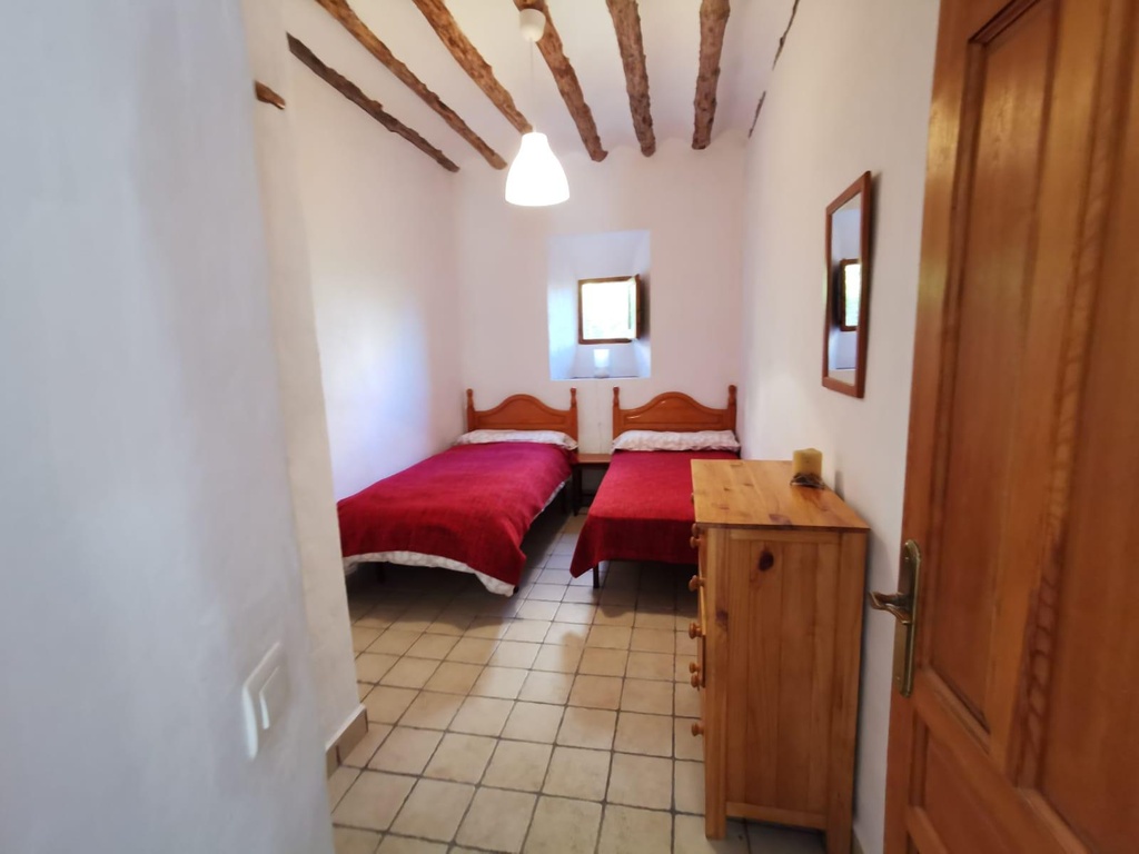 FARM HOUSE – TWO ADJOINING ANDALUSIAN CORTIJOS WITH POOL, TOURIST LICENCE & HUGE POTENTIAL IN GRANADA