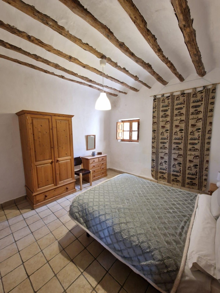 FARM HOUSE – TWO ADJOINING ANDALUSIAN CORTIJOS WITH POOL, TOURIST LICENCE & HUGE POTENTIAL IN GRANADA