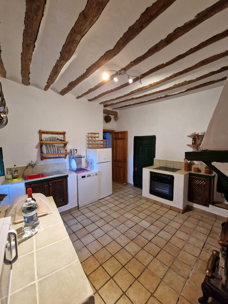FARM HOUSE – TWO ADJOINING ANDALUSIAN CORTIJOS WITH POOL, TOURIST LICENCE & HUGE POTENTIAL IN GRANADA