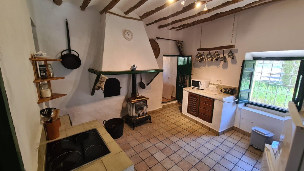 FARM HOUSE – TWO ADJOINING ANDALUSIAN CORTIJOS WITH POOL, TOURIST LICENCE & HUGE POTENTIAL IN GRANADA