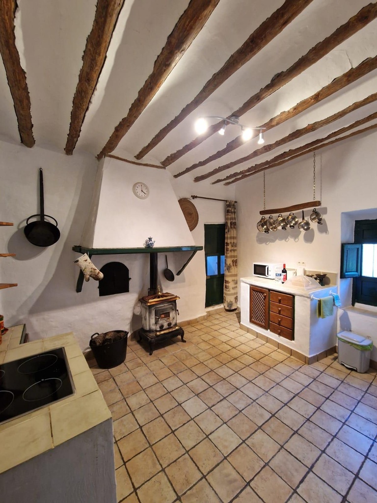 FARM HOUSE – TWO ADJOINING ANDALUSIAN CORTIJOS WITH POOL, TOURIST LICENCE & HUGE POTENTIAL IN GRANADA