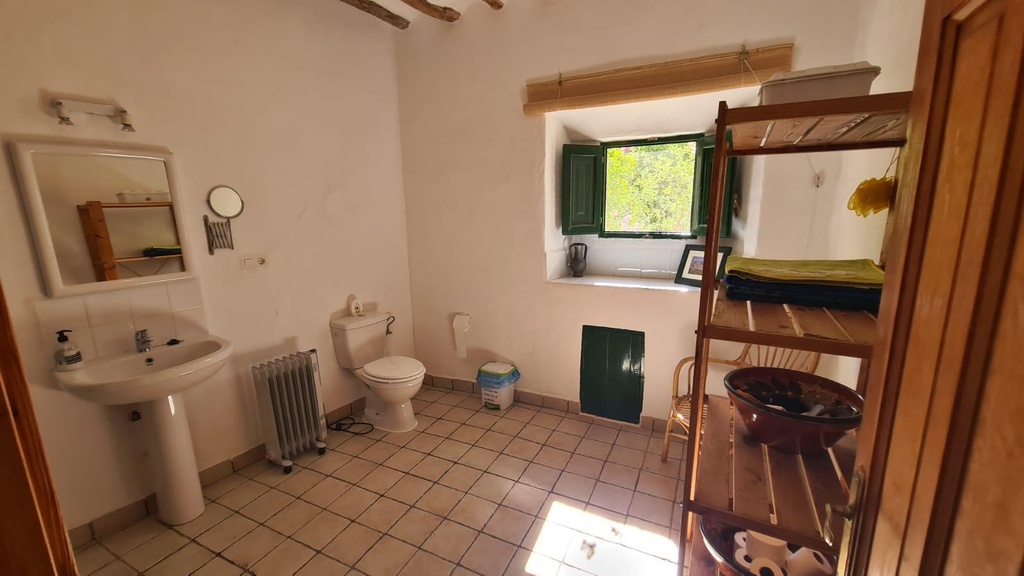 FARM HOUSE – TWO ADJOINING ANDALUSIAN CORTIJOS WITH POOL, TOURIST LICENCE & HUGE POTENTIAL IN GRANADA