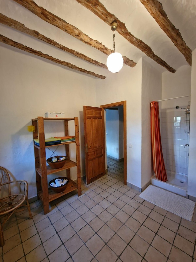 FARM HOUSE – TWO ADJOINING ANDALUSIAN CORTIJOS WITH POOL, TOURIST LICENCE & HUGE POTENTIAL IN GRANADA