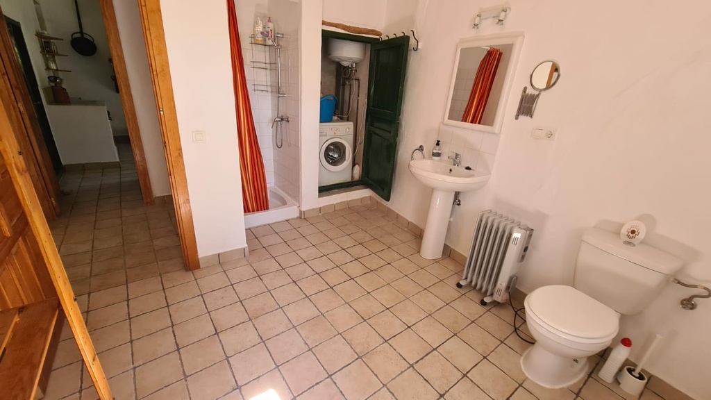 FARM HOUSE – TWO ADJOINING ANDALUSIAN CORTIJOS WITH POOL, TOURIST LICENCE & HUGE POTENTIAL IN GRANADA