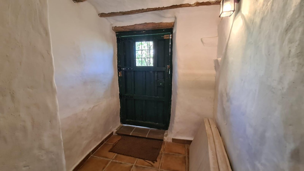 FARM HOUSE – TWO ADJOINING ANDALUSIAN CORTIJOS WITH POOL, TOURIST LICENCE & HUGE POTENTIAL IN GRANADA