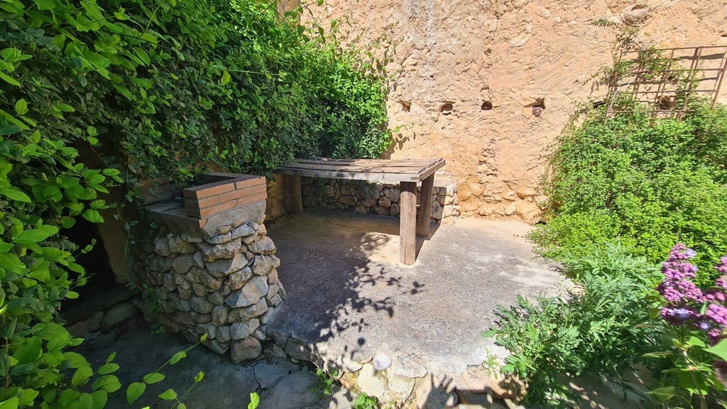 FARM HOUSE – TWO ADJOINING ANDALUSIAN CORTIJOS WITH POOL, TOURIST LICENCE & HUGE POTENTIAL IN GRANADA