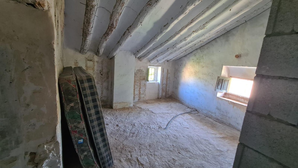 FARM HOUSE – TWO ADJOINING ANDALUSIAN CORTIJOS WITH POOL, TOURIST LICENCE & HUGE POTENTIAL IN GRANADA