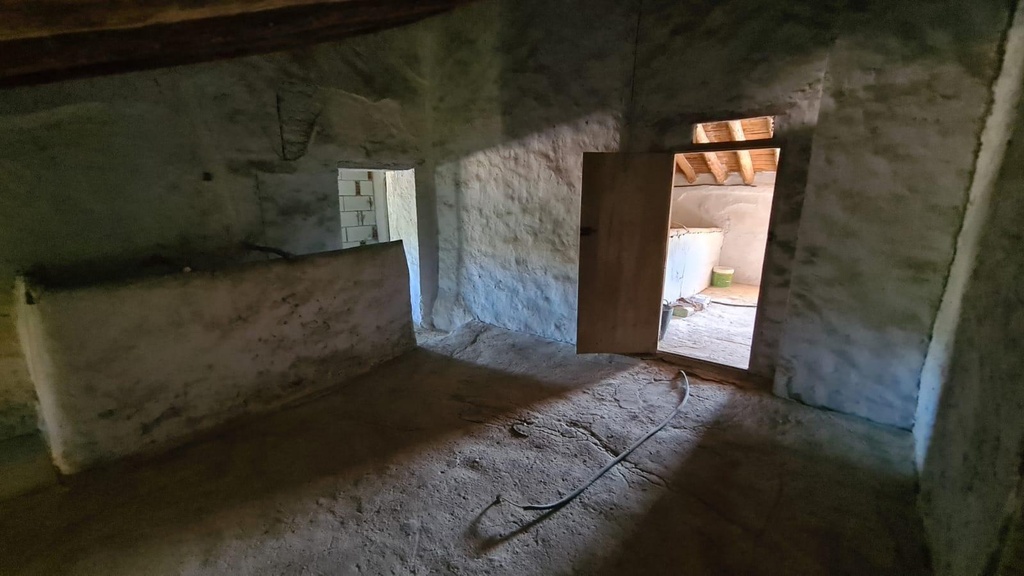 FARM HOUSE – TWO ADJOINING ANDALUSIAN CORTIJOS WITH POOL, TOURIST LICENCE & HUGE POTENTIAL IN GRANADA