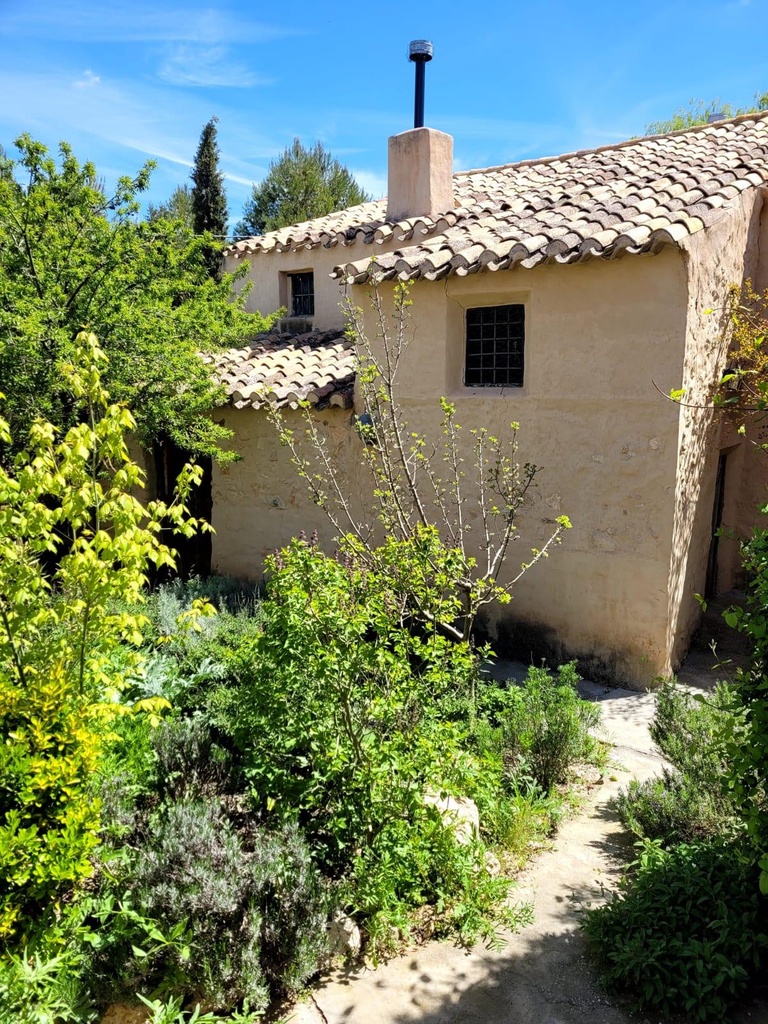 FARM HOUSE – TWO ADJOINING ANDALUSIAN CORTIJOS WITH POOL, TOURIST LICENCE & HUGE POTENTIAL IN GRANADA