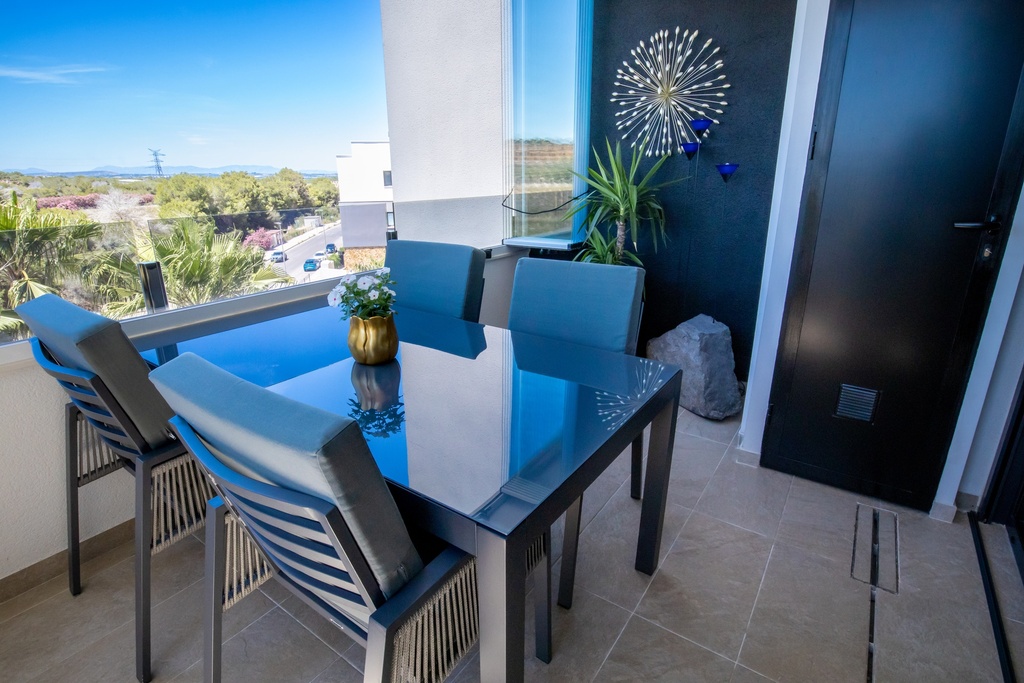 Luxe penthouse met 3 slaapkamers in Torrevieja – Los Altos met parkeerplaats en opslagruimte