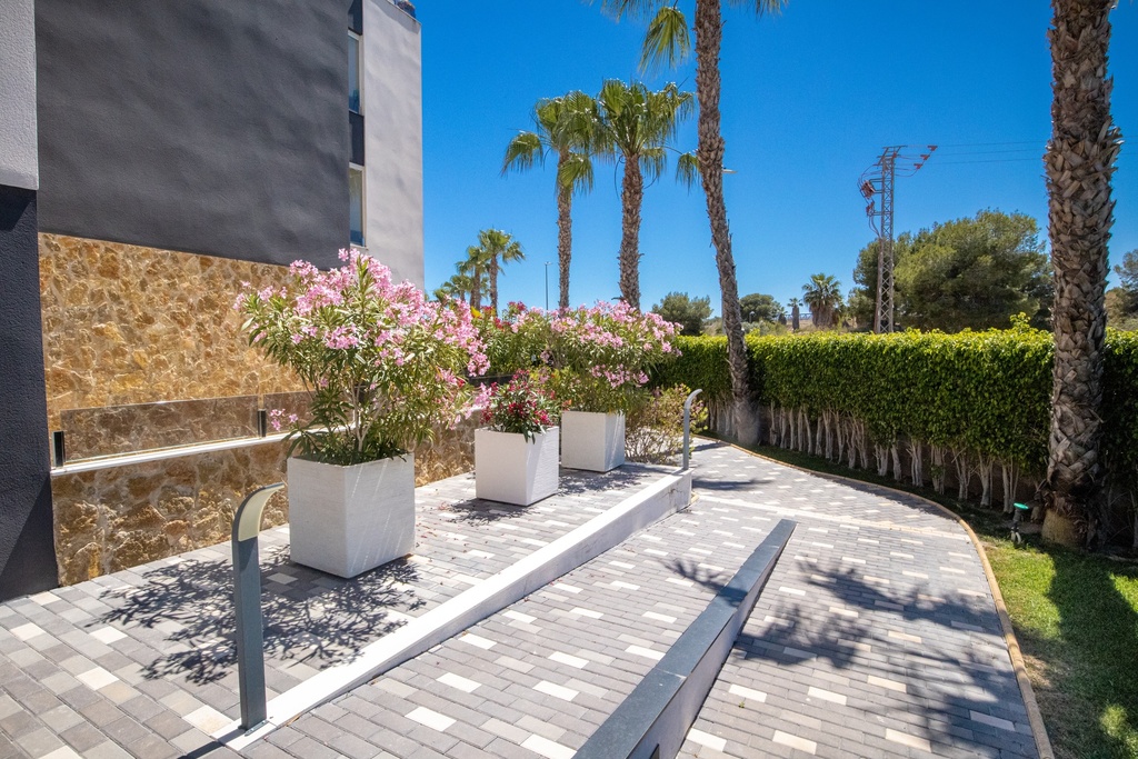 Luxe penthouse met 3 slaapkamers in Torrevieja – Los Altos met parkeerplaats en opslagruimte