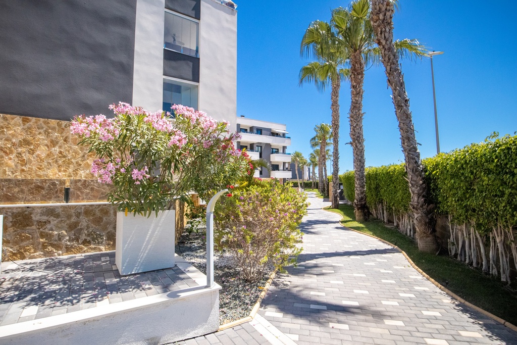 Luxe penthouse met 3 slaapkamers in Torrevieja – Los Altos met parkeerplaats en opslagruimte