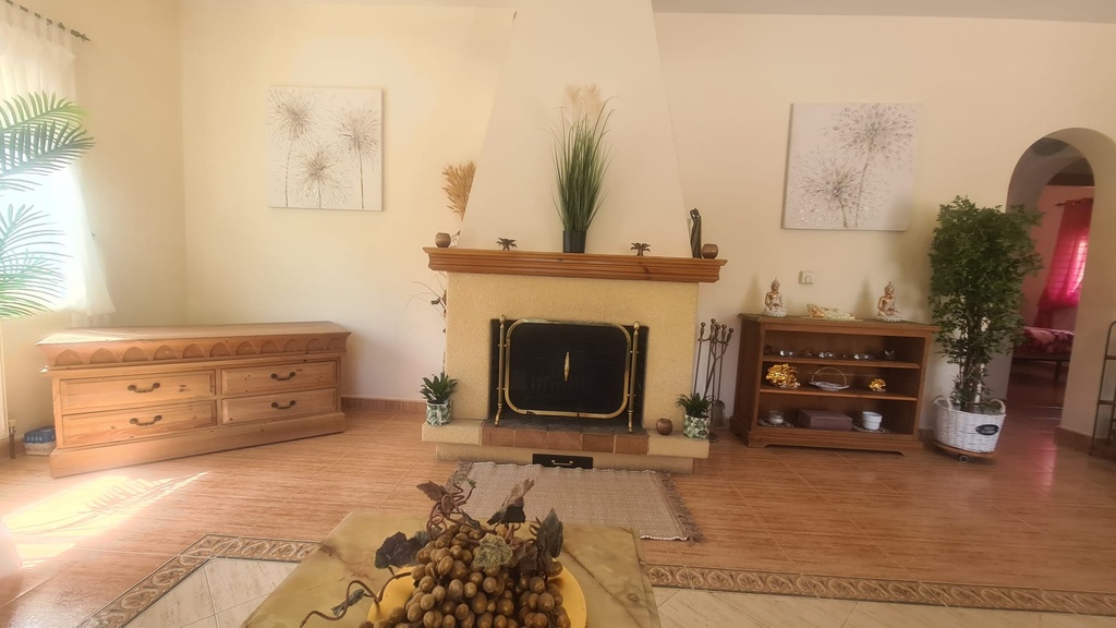 Landelijk Villa met 3 Slaapkamers, 1 Badkamer Te Koop in El Margen, Oria