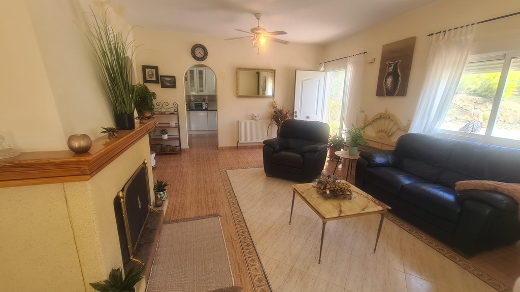 Landelijk Villa met 3 Slaapkamers, 1 Badkamer Te Koop in El Margen, Oria
